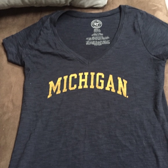 NWOT-Michigan v- neck tee -small - Picture 1 of 6